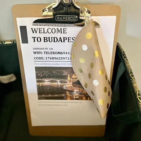 Adorable, Cosy At The Heroes' Square Apartment Budapest
