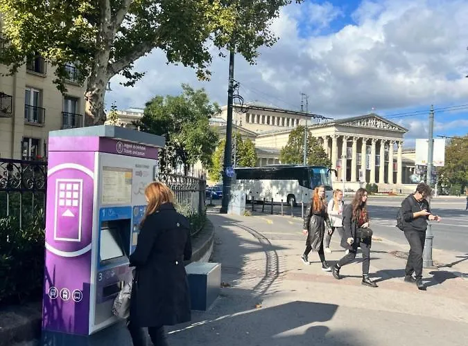 Adorable, Cosy At The Heroes' Square *